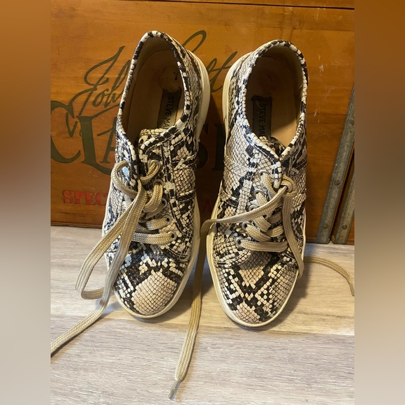Steve Madden Women’s Sneakers (7) - Picture 2 of 5